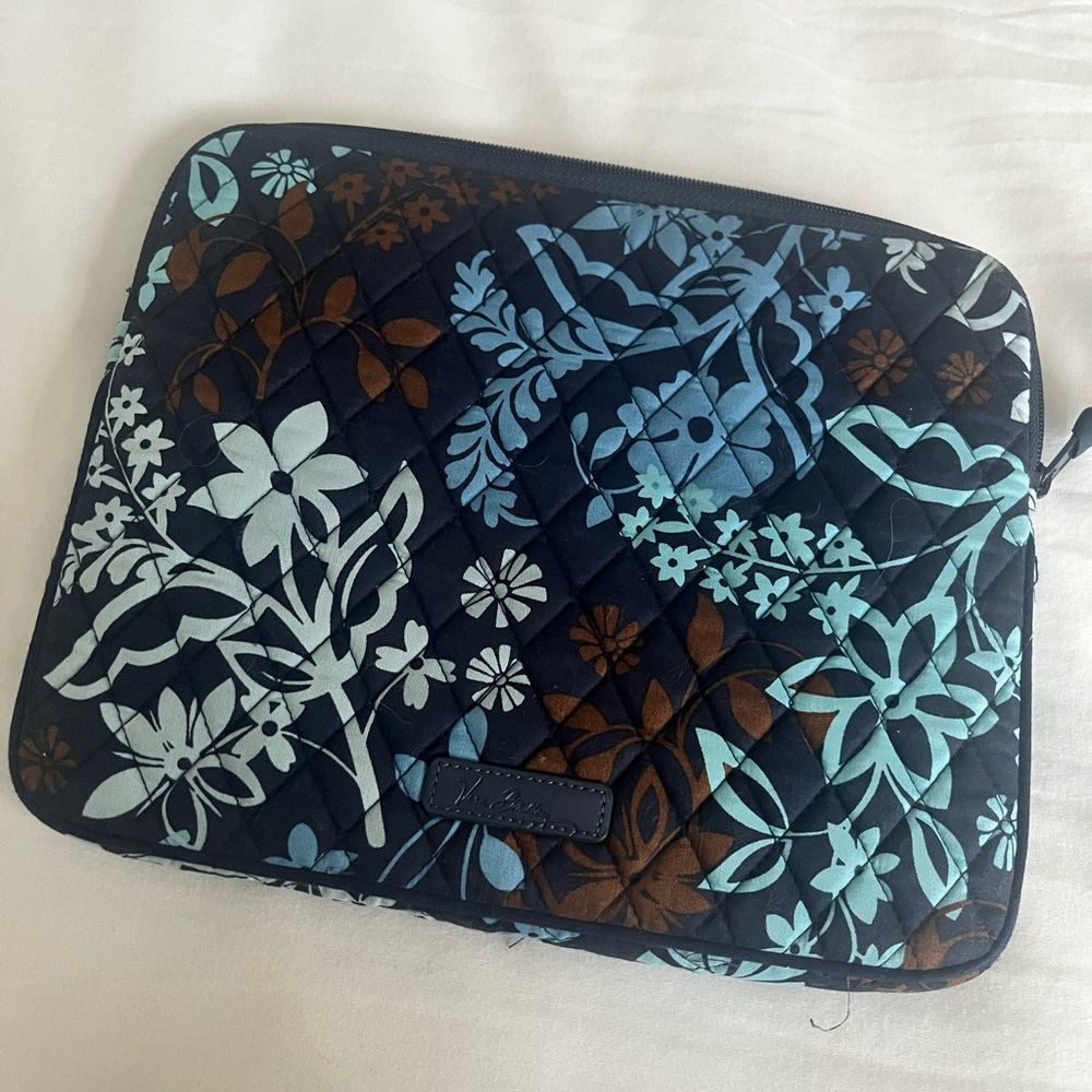 Very Bradley tablet sleeve with zipper closure